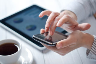 NOWE TECHNOLOGIE: APLIKACJE na telefon dla mam: monitorowanie ciąży przez smartfona?
