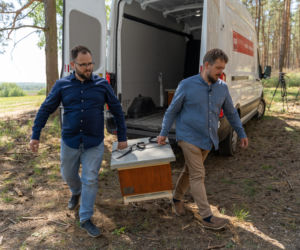 Pszczelarze z Rzeszowa uratowali pasiekę w Wielkopolsce [GALERIA]