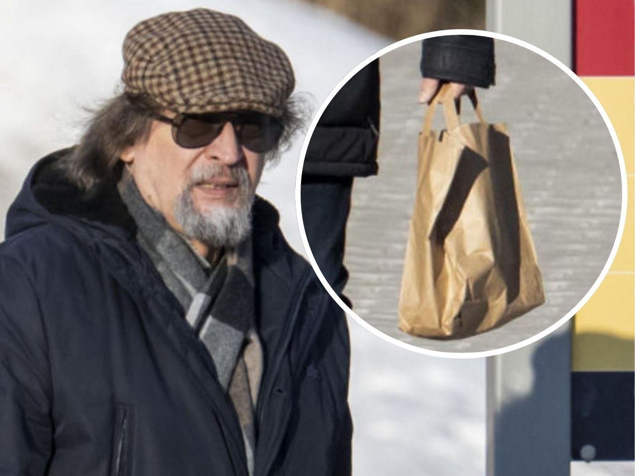 My cousin looks after Kaczyński. He didn't come empty-handed! He had this...