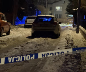 Tajemniczy atak w Ursusie. Mężczyzna raniony nożem w pośladek, sprawcy brak