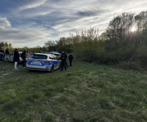 Rocznica tragedii zamieniła się w koszmar. Tajemniczy pakunek przerwał uroczystość