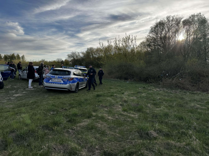 Rocznica tragedii zamieniła się w koszmar. Tajemniczy pakunek przerwał uroczystość