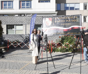 Pikieta przed rozprawą Grzegorza Brauna