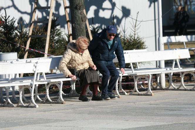 Stefan Friedmann z żoną na spacerze