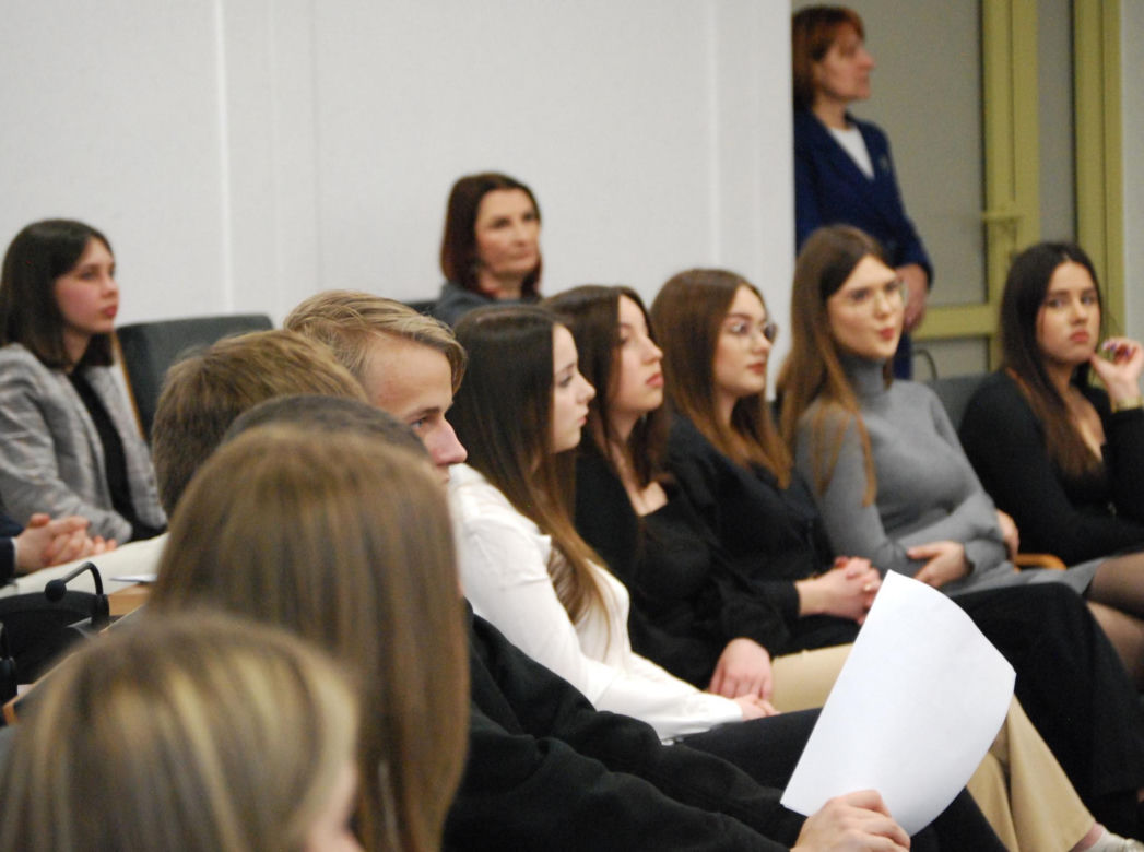 Debata młodzieży odbyła się w ramach kampanii profilaktycznej „Widzę – Rozmawiam – Reaguję”