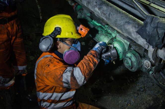 Górnik przodowy w ścianie