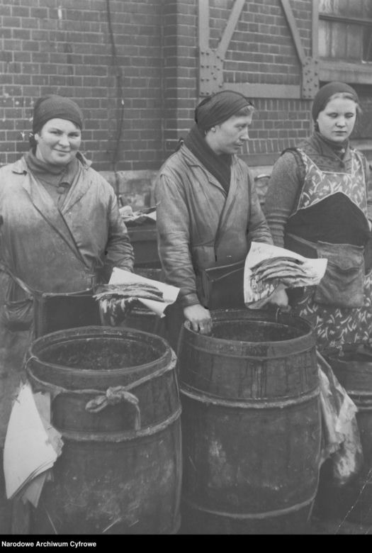 QUIZ PRL. To się jadło i piło w święta w Polsce Ludowej