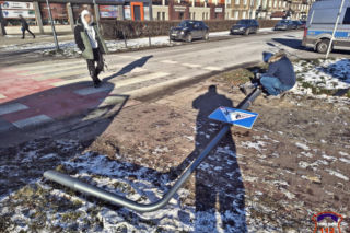 Kobieta włączyła się w Tychach do ruchu i zaczęło się piekło. Trzy samochody uszkodzone