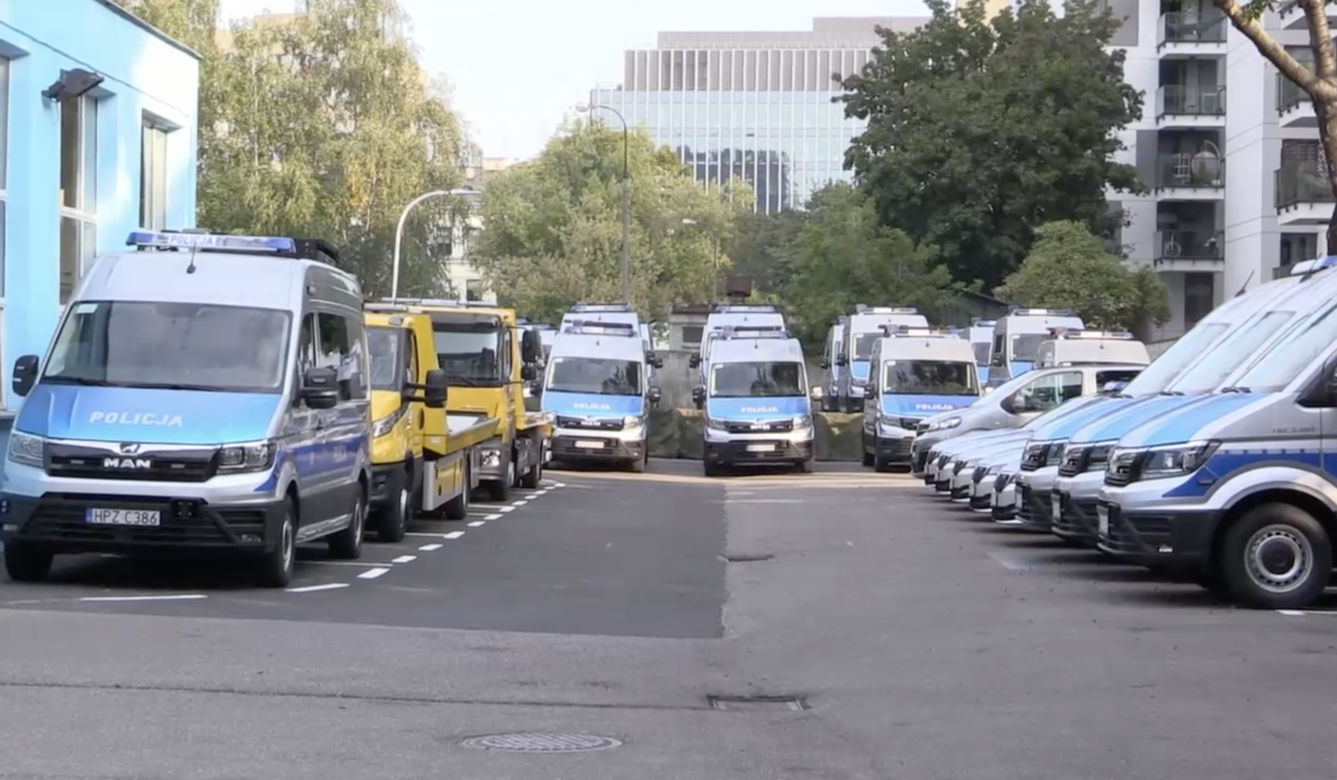 Policja odebrała 35 nowych radiowozów i 18 dronów