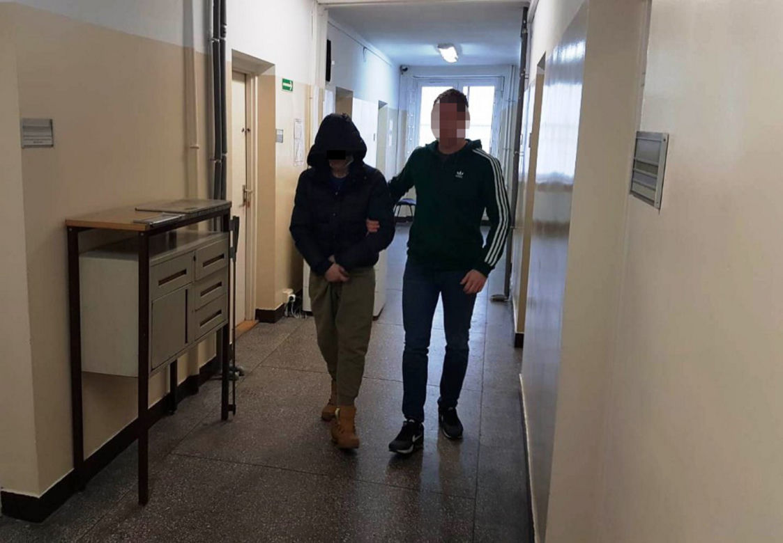 Gang plądrował mieszkania na Śródmieściu! Rabowali wszystko, co wpadło im w łapy