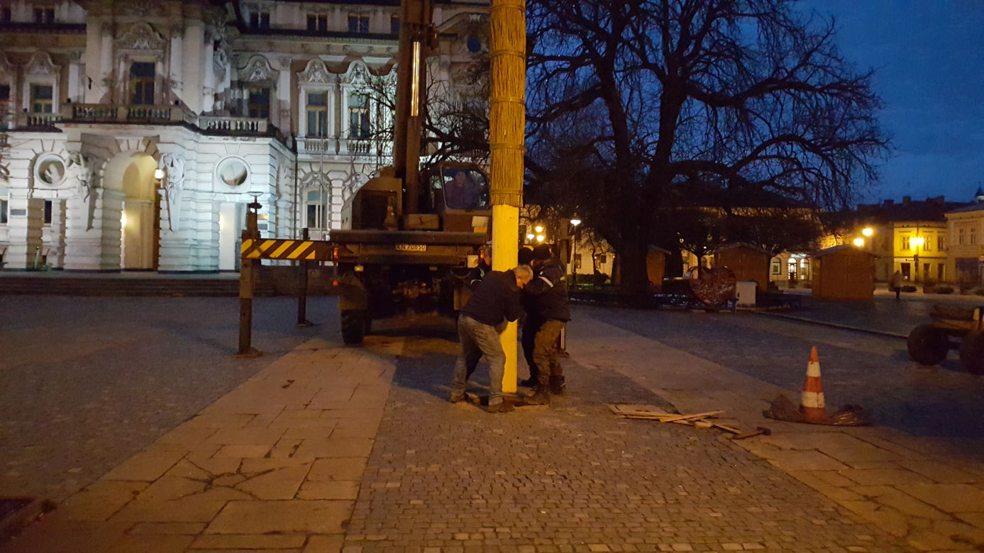  Gigantyczna palma wielkanocna  w Nowym Sączu