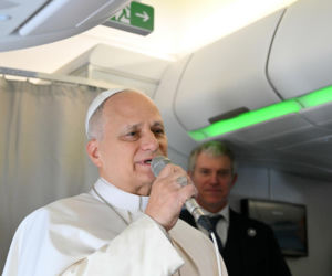 Konferencja papieska w samolocie w podróży do Algierii