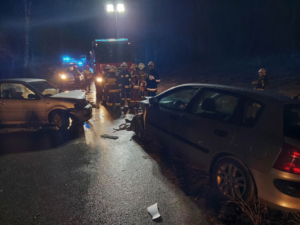 Groźny wypadek w Rudzie! Są osoby poszkodowane, droga jest zablokowana