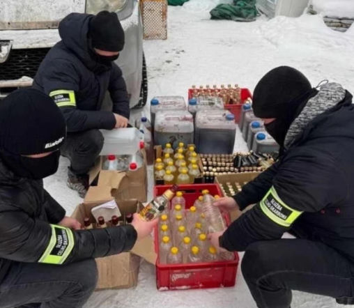 Kibice nabici w butelkę podczas skoków w Zakopanem. Służby wykryły podejrzany alkohol