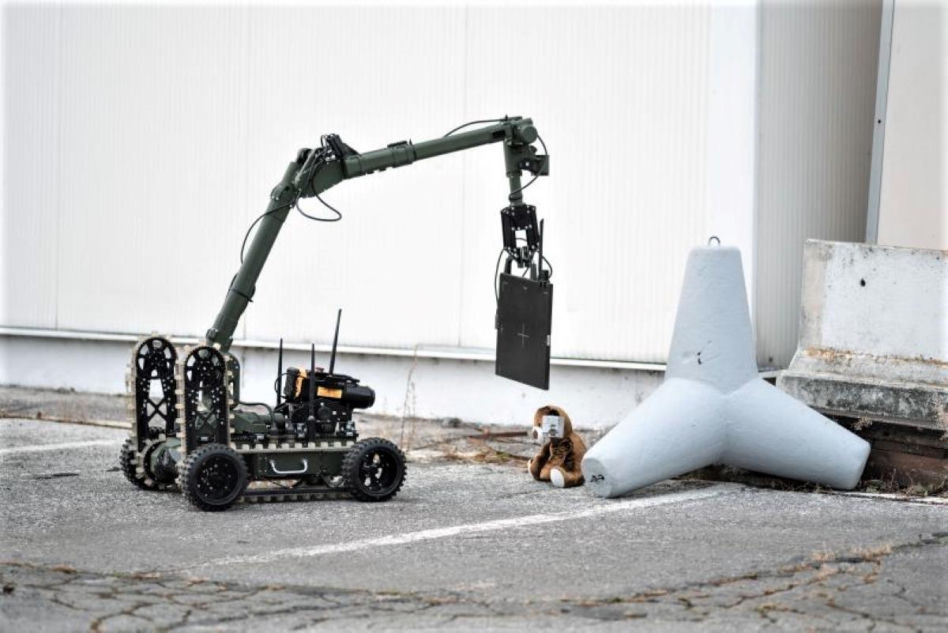 Robot PIAP Gryf podczas ćwiczeń we Francji