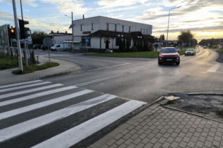 Newralgiczne skrzyżowanie w Kąkolewie będzie przebudowane na rondo