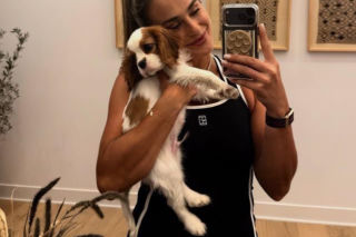 Aryna Sabalenka z partnerem i pieskiem Ash