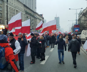 Biało-czerwony marsz na ulicach Warszawy