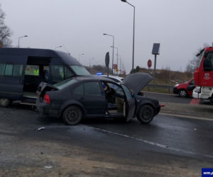 Wypadek na obwodnicy Olecka. Zderzyły się dwa samochody osobowe