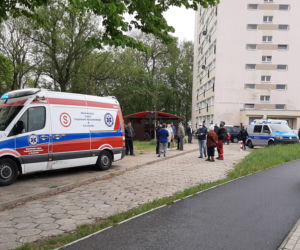 Wyleciał z 6. piętra i przeżył