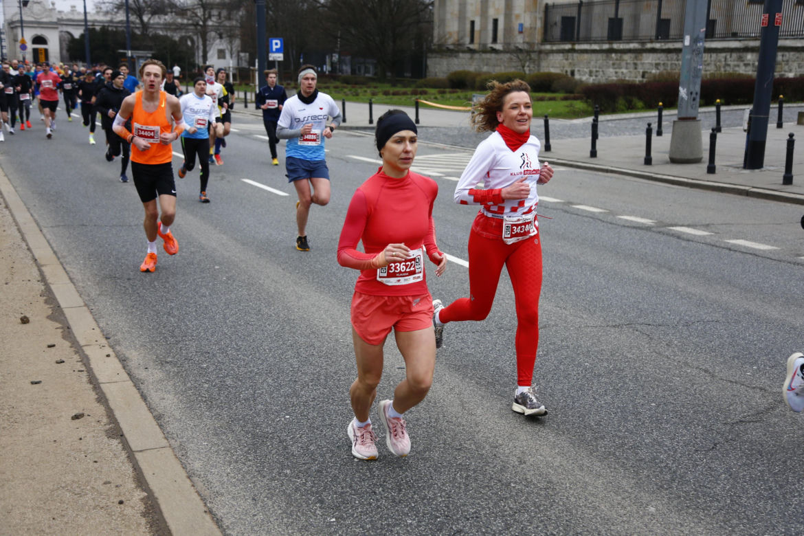 Bieg na Piątkę 2024, Warszawa - zdjęcia. Biegłeś? Szukaj się w galerii!