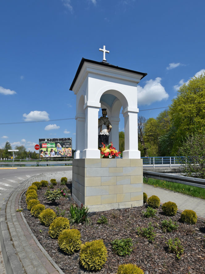 To miasto ma jeden z najpiękniejszych ratuszy w Małopolsce. Leży blisko najcieplejszego miejsca w województwie