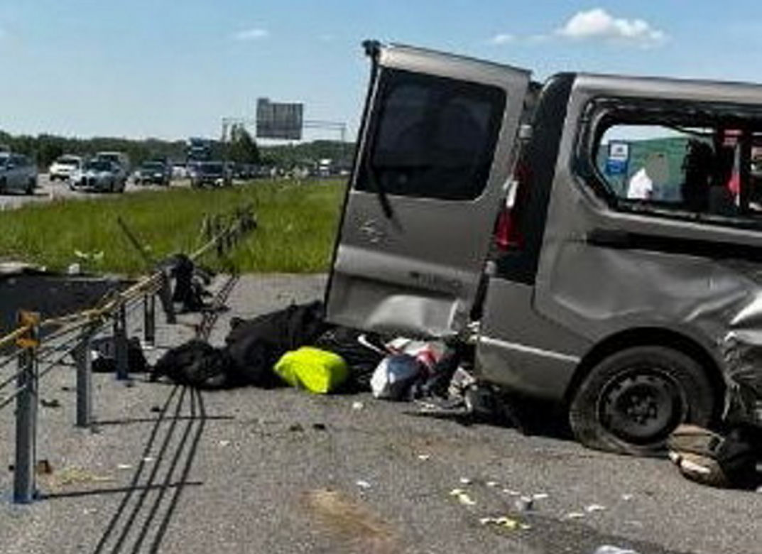 Śmiertelny wypadek na A1 pod Częstochową! Nie żyją dwie osoby, które wypadły z busa