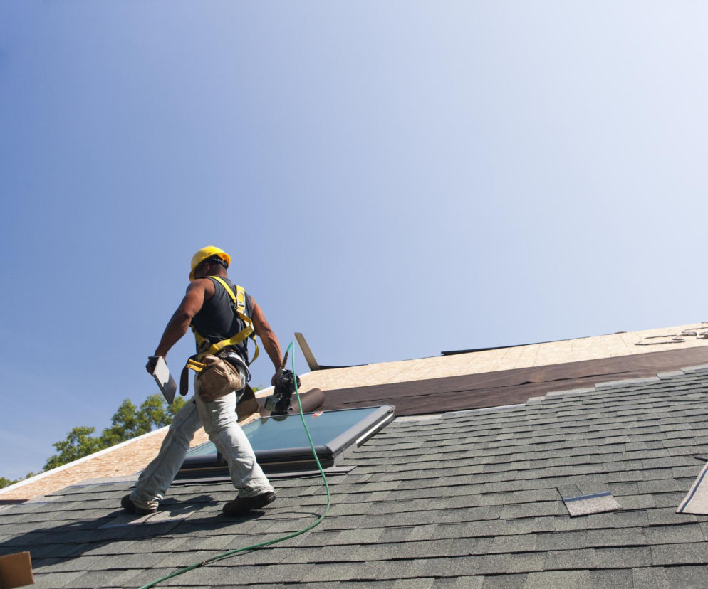 Montaż okien połaciowych: więźba, łatowanie, kołnierz uszczelniający