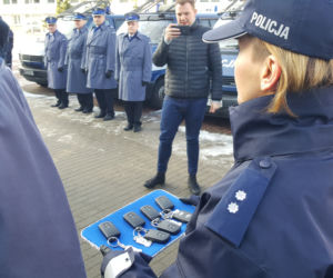 Cztery nowe radiowozy hybrydowe będą patrolować drogi w regionie! [ZDJĘCIA]