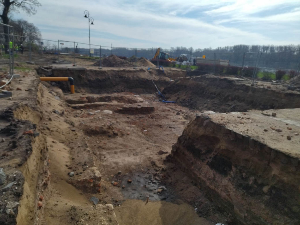 Trwa remont Bulwaru Filadelfijskiego w Toruniu. Sensacyjne odkrycia dokonywane są przez przypadek