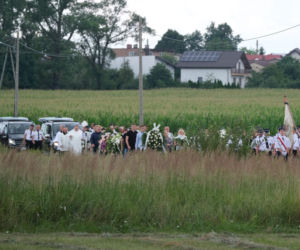 Pogrzeb ofiar zabójstwa w Borowcach