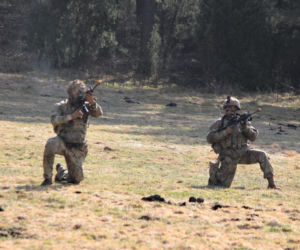 Brytyjscy żołnierze, ćwiczenia na poligonie