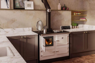 Kuchnia kaflowa kiedyś i dziś. Renesans babcinej kuchni z fajerkami, czyli piece kuchenne na drewno i węgiel w nowoczesnej kuchni