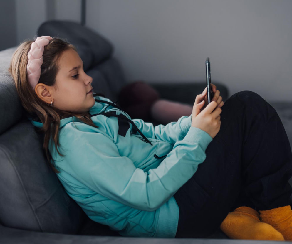 Telefon dziecka ciągle pika? 4 zasady, które ograniczą cyfrowe przeciążenie