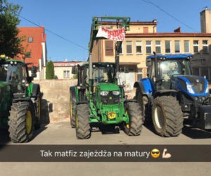 Traktorami przyjechali na maturę