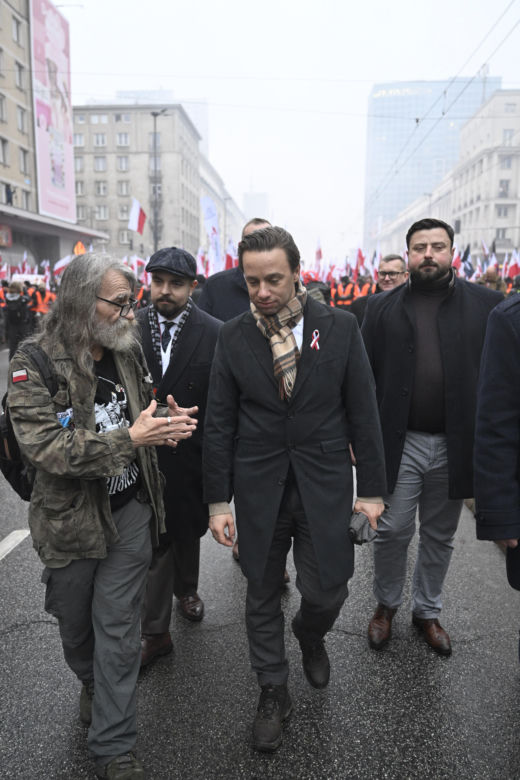 Wicemarszałek Sejmu Krzysztof Bosak przemawia przed rozpoczęciem Marszu Niepodległości 2025