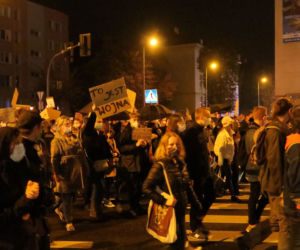 Kalisz: manifestacja na głównych ulicach miasta i pod kurią