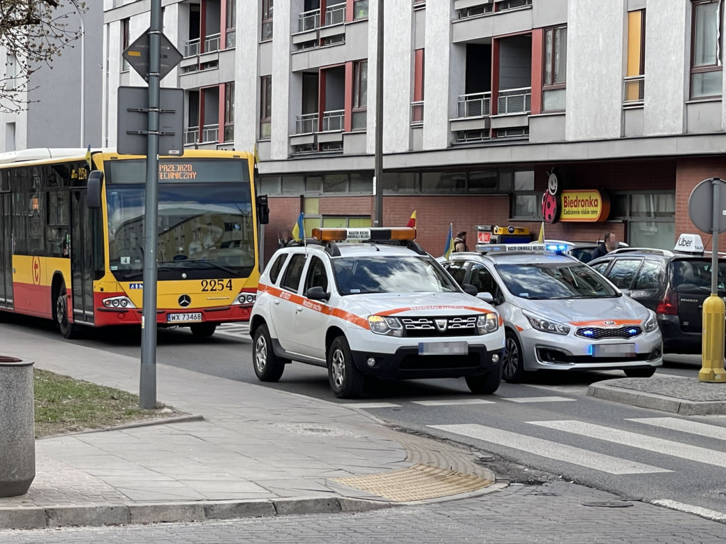Koszmarny wypadek na Wiatracznej. Piesza wpadła pod miejski autobus