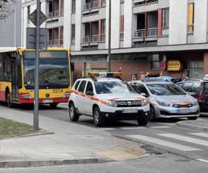 Koszmarny wypadek na Wiatracznej. Piesza wpadła pod miejski autobus