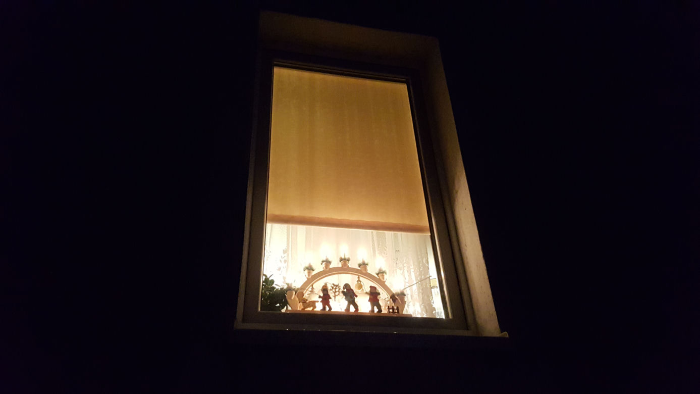 Domy i balkony w Bydgoszczy oświetlone i przystrojone