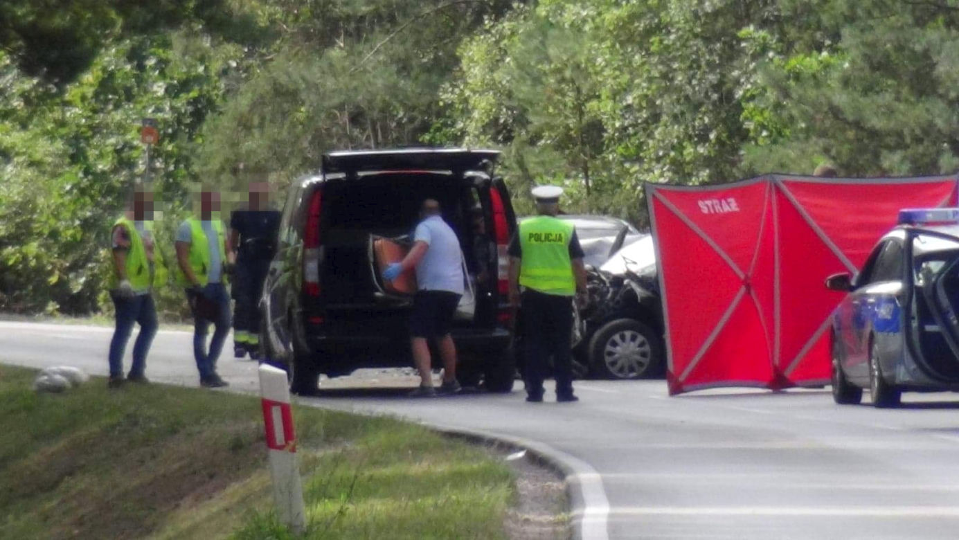 Czołowe zderzenie dwóch samochodów osobowych pod Węgrowem. Cztery osoby ranne. Nie żyje 12-letnie dziecko
