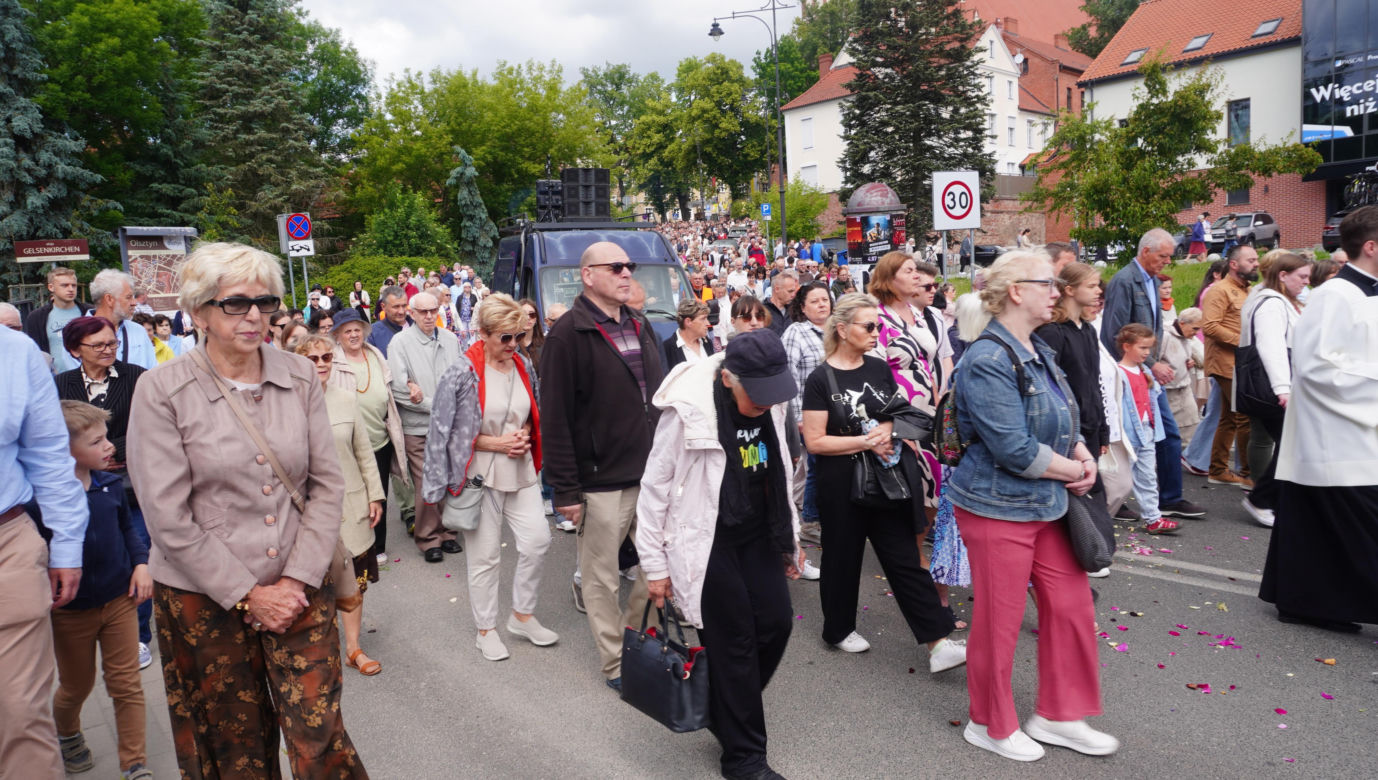Boże Ciało 2025. Tysiące osób uczestniczyło w olsztyńskich procesjach