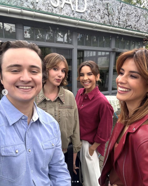 M jak miłość po wakacjach. Aneta (Ilona Janyst), Kama (Michalina Sosna), Ania (Alina Szczegielniak), Maciek (Mateusz Rumiński)