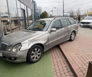 Kierowca dostał zawału i rozbił się samochodem