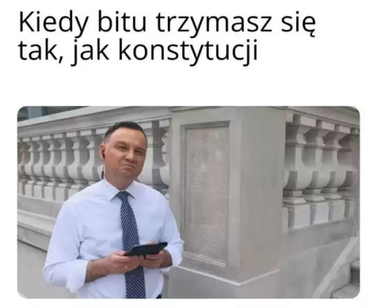 Rapujący Andrzej Duda hitem internetu. Tak prezydent walczy z ostrym cieniem mgły [MEMY]