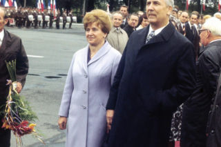 Rocznica śmierci żony Gierka. Syn wspomniał Stanisławę Gierek i pokazał jej grób. Jeden szczegół zwraca uwagę