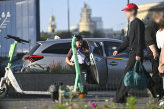 Daniel Martyniuk ładnie się bawi w Warszawie. Mamy fotki