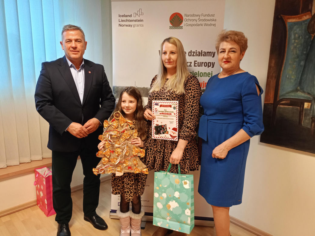 Podsumowanie konkursu na bożonarodzeniową kartkę świąteczną z recyklingu odbyło się w siedzibie Przedsiębiorstwa Energetycznego w Siedlcach