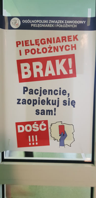 Strajk pielęgniarek i położnych w Olsztynie. Relacja z protestu [ZDJĘCIA]