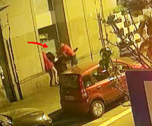 Brutalny atak na młodą parę w centrum. Rozpoznajecie tych mężczyzn?